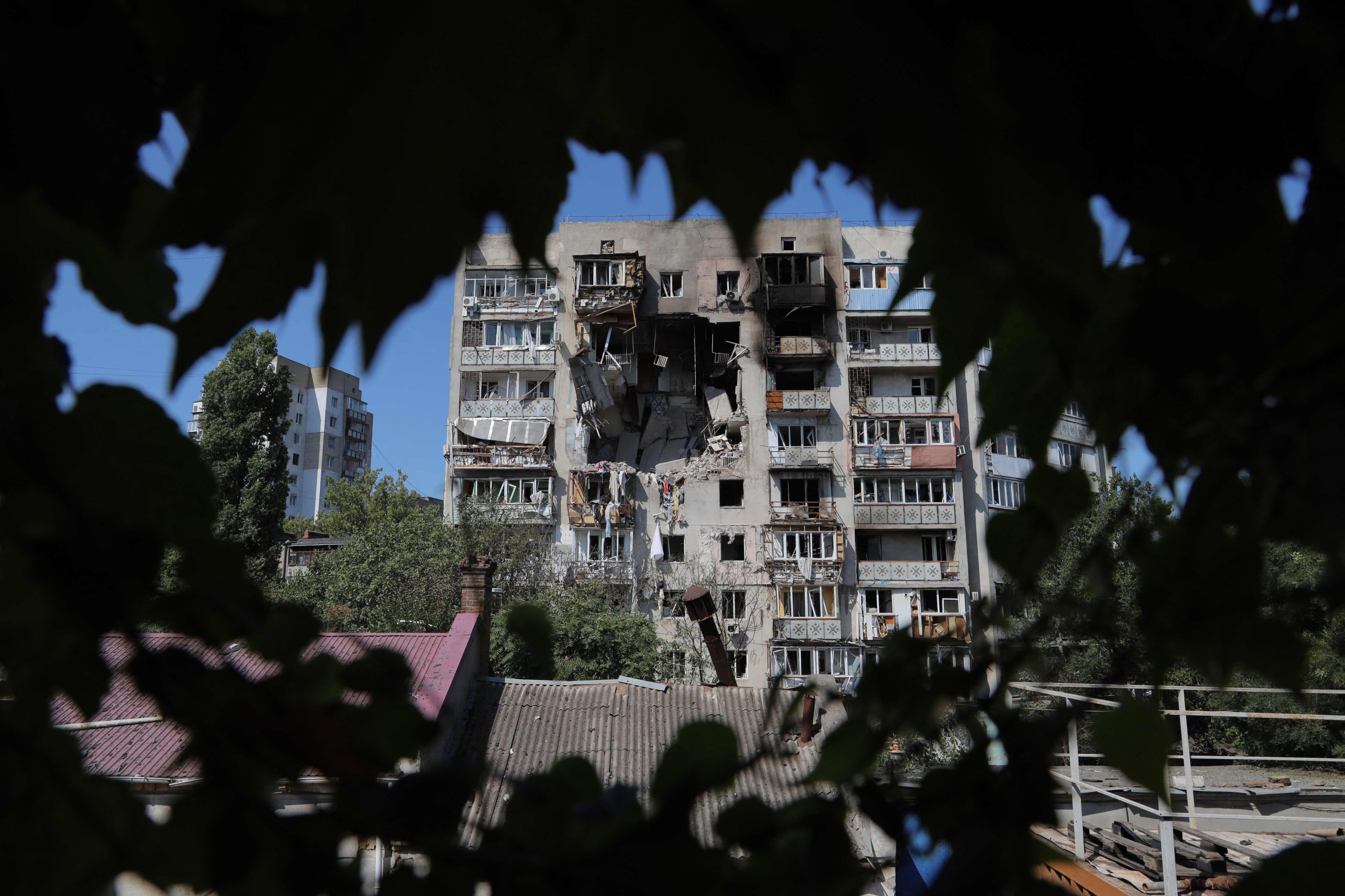 Ukraine, Russia resume attacks amid little progress in latest talks
