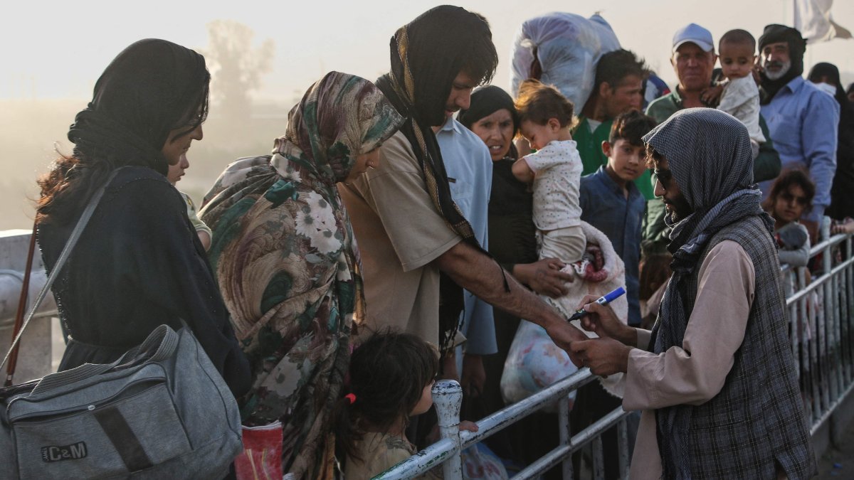 Afghan refugees arrive from Iran at the Pul-e Abrisham border crossing between Afghanistan and Iran, Zaranj, Afghanistan, July 13, 2025. (AFP Photo)