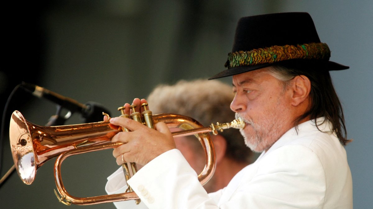 Chuck Mangione, a two-time Grammy Award winner known for his unforgettable hits that shaped jazz music, has died in Hollywood, U.S., June 18, 2006. (Reuters Photo)