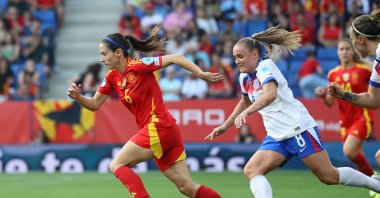 Spain&#039;s Aitana Bonmati (L) and England&#039;s Georgia Stanway play during the Women&#039;s Nations League, League A of Group 3 match at the RCDE Stadium, Barcelona, Spain, June 3, 2025. (Getty Images Photo)