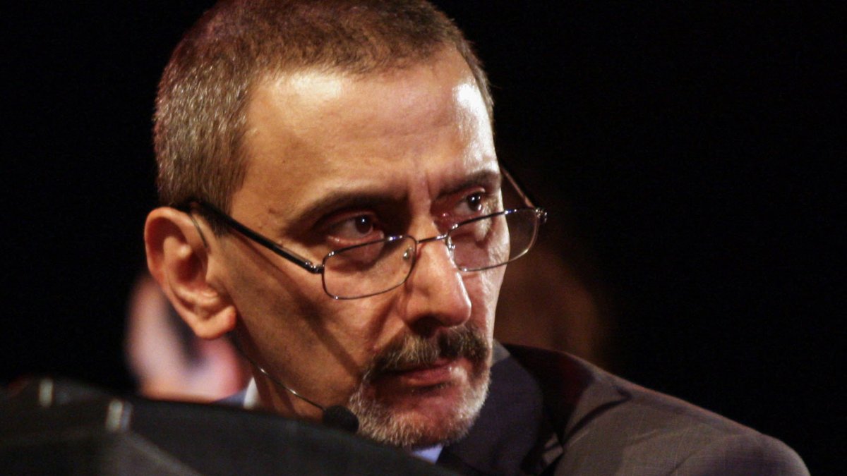 Lebanese composer Ziad Rahbani performs during his concert at Damascus Citadel in the Syrian capital, late on July 15, 2009. (AFP Photo)