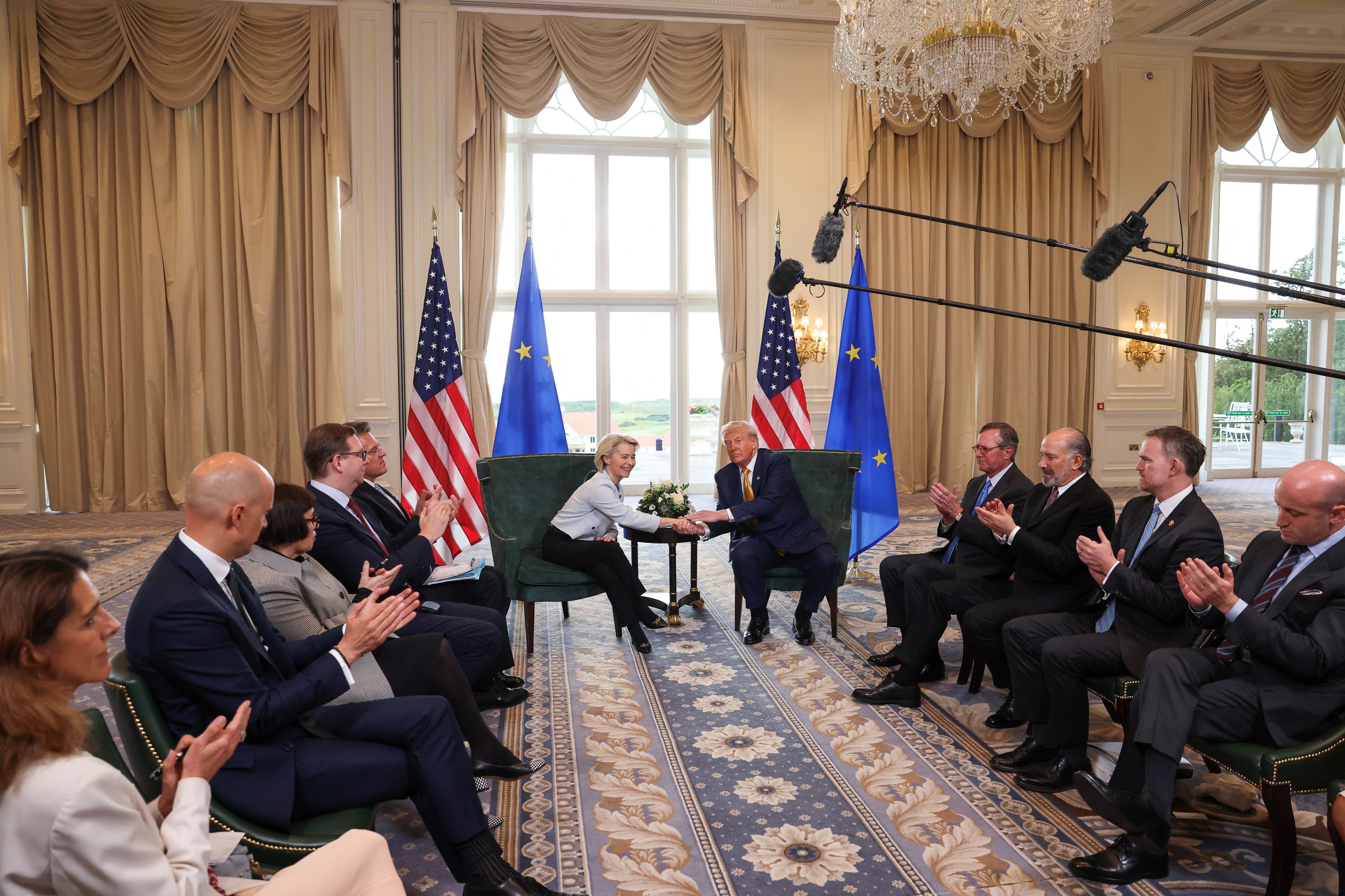 U.S. President Donald Trump shakes hands with European Commission President Ursula von der Leyen, as U.S. Commerce Secretary Howard Lutnick, Trade Representative Jamieson Greer and White House Deputy Chief of Staff Stephen Miller clap, after an announcement of a trade deal between the U.S. and EU in Turnberry, Scotland, July 27, 2025. (Reuters Photo)