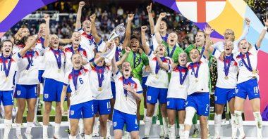 England&#039;s team celebrates with the trophy after winning the UEFA Women&#039;s EURO 2025 final match against Spain, Basel, Switzerland, July 27, 2025. (EPA Photo)