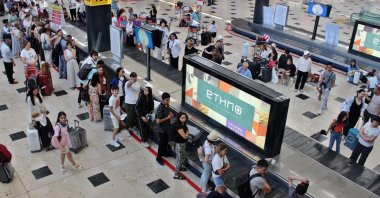 People are seen waiting for their luggage at Antalya Airport, Antalya, southern Türkiye, June 30, 2025. (IHA Photo)