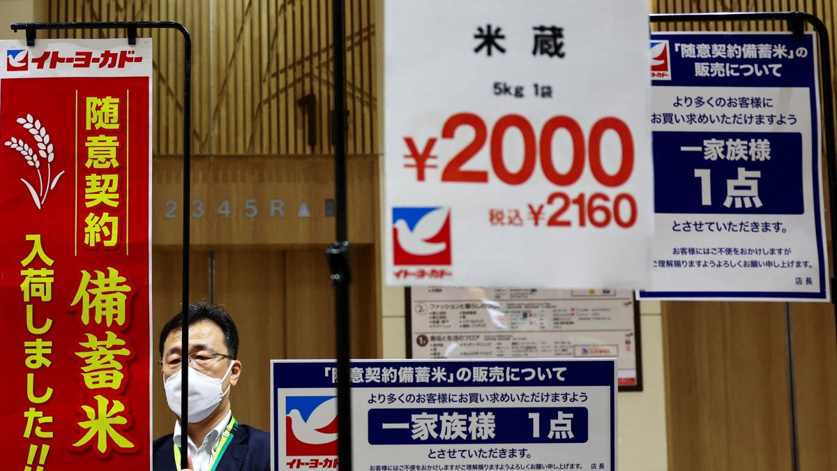 A man prepares banners before the sale of government-stockpiled rice aimed at resolving persisting price rises, at a Ito-Yokado grocery store, a subsidiary of Seven &amp; i Holdings, Tokyo, Japan, May 31, 2025. (Reuters Photo)