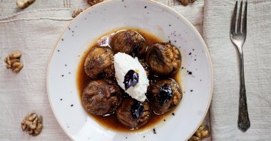 A traditional Turkish dessert served with cream. (AA Photo)