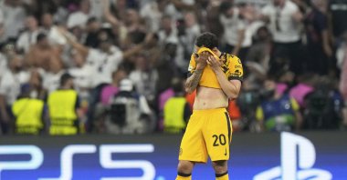 Inter Milan&#039;s Hakan Çalhanoğlu reacts after PSG&#039;s Desire Doue scored his side&#039;s third goal during the Champions League final match against Paris Saint-Germain at the Allianz Arena, Munich, Germany, May 31, 2025. (AP Photo)