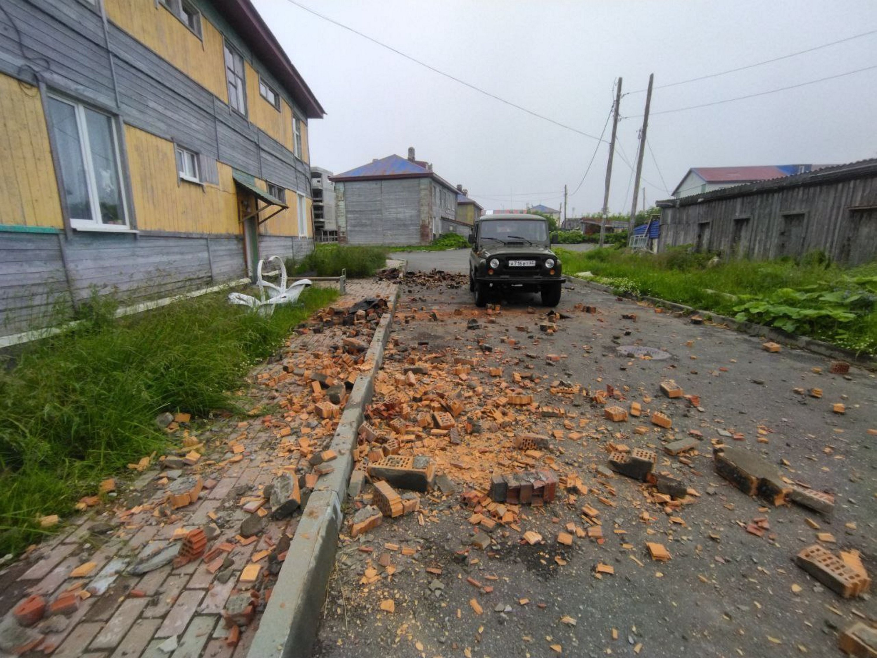 Tsunami alerts subside after mega quake rocks Russia's Far East
