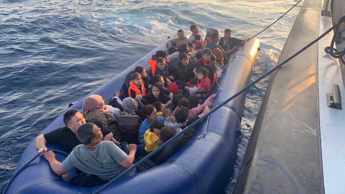 Greece pushes back 19 irregular migrants to Türkiye