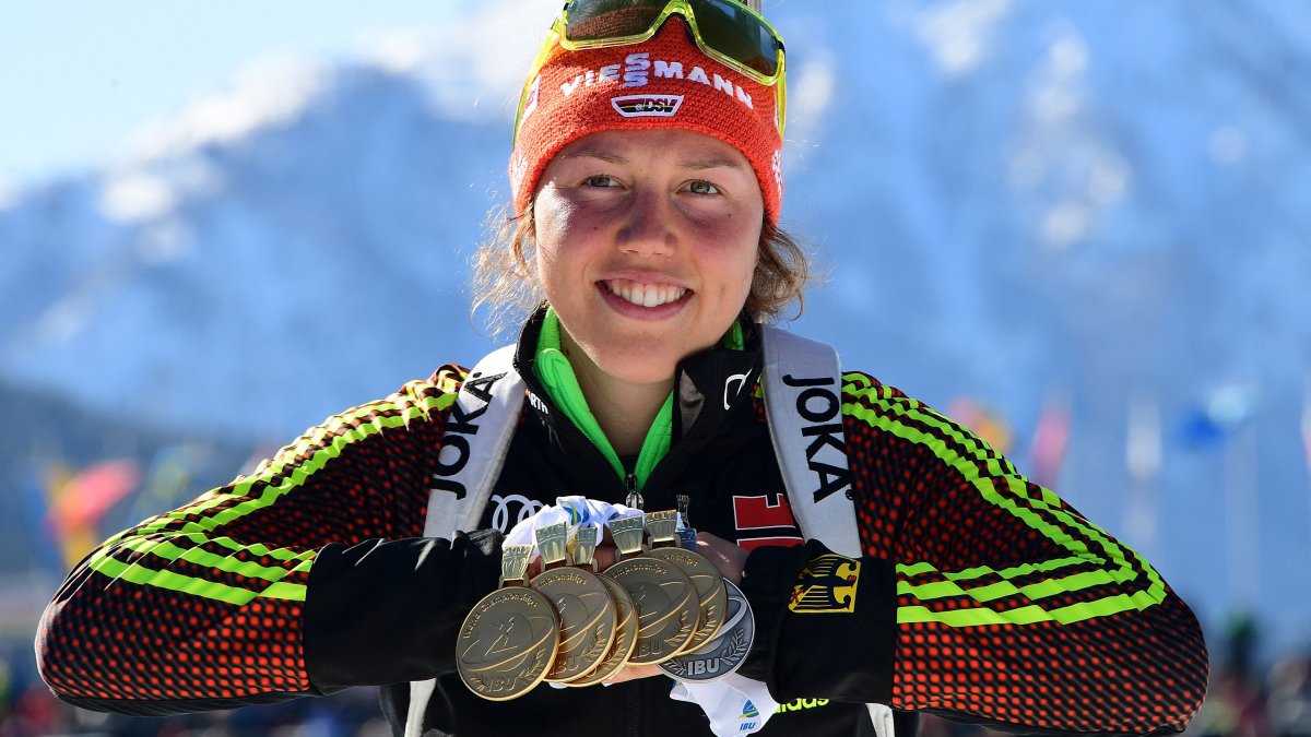 Germany&#039;s Laura Dahlmeier poses with her six medals at the 2017 IBU World Championships Biathlon, in Hochfilzen, Austria, Feb. 19 , 2017. (AFP Photo)