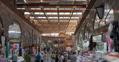 Shoppers and visitors stroll through the lively bazaar streets of Bursa, Türkiye. (Shutterstock Photo)