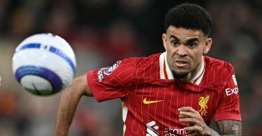 Liverpool&#039;s Colombian winger Luis Diaz chases down the ball during a Premier League match against Everton, Liverpool, U.K., April 2, 2025. (AFP Photo)