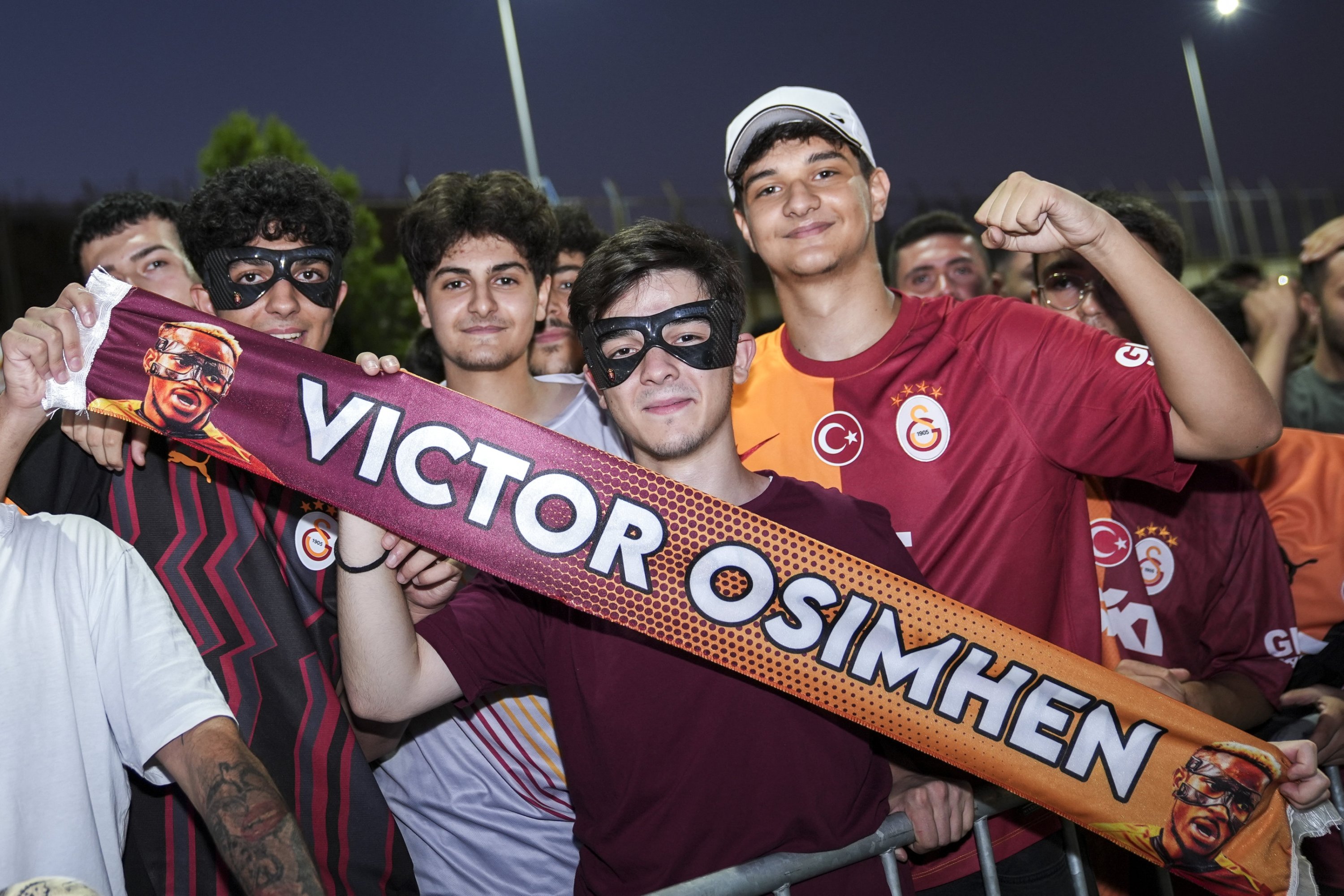 Fans pose for a photo as they welcome Galatasaray’s Nigerian transfer target Victor Osimhen at Atatürk Airport’s General Aviation Terminal, Istanbul, Türkiye, July 30, 2025. (AA Photo)
