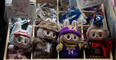 Counterfeit Labubu dolls are displayed for sale on the sidewalk in Manhattan, New York City, U.S., July 22, 2025. (Reuters Photo)