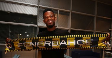 Nelson Semedo poses with a Fenerbahçe scarf upon his arrival, Istanbul, Türkiye, July 30, 2025. (DHA Photo)