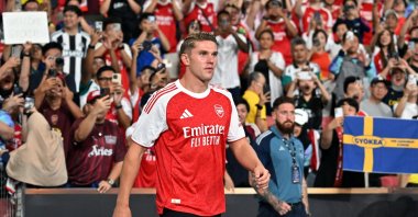 Arsenal&#039;s Viktor Gyokeres is introduced on the pitch before the pre-season friendly match against Newcastle United at the National Stadium, Singapore, July 27, 2025. (Reuters Photo)