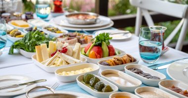 A traditional Turkish breakfast typically consists of several different types of food, which often leads to food waste. (Shutterstock Photo)