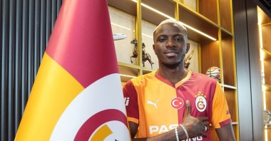 Victor Osimhen poses for a photo after signing an agreement with Galatasaray, Istanbul, Türkiye, July 31, 2025. (IHA Photo)