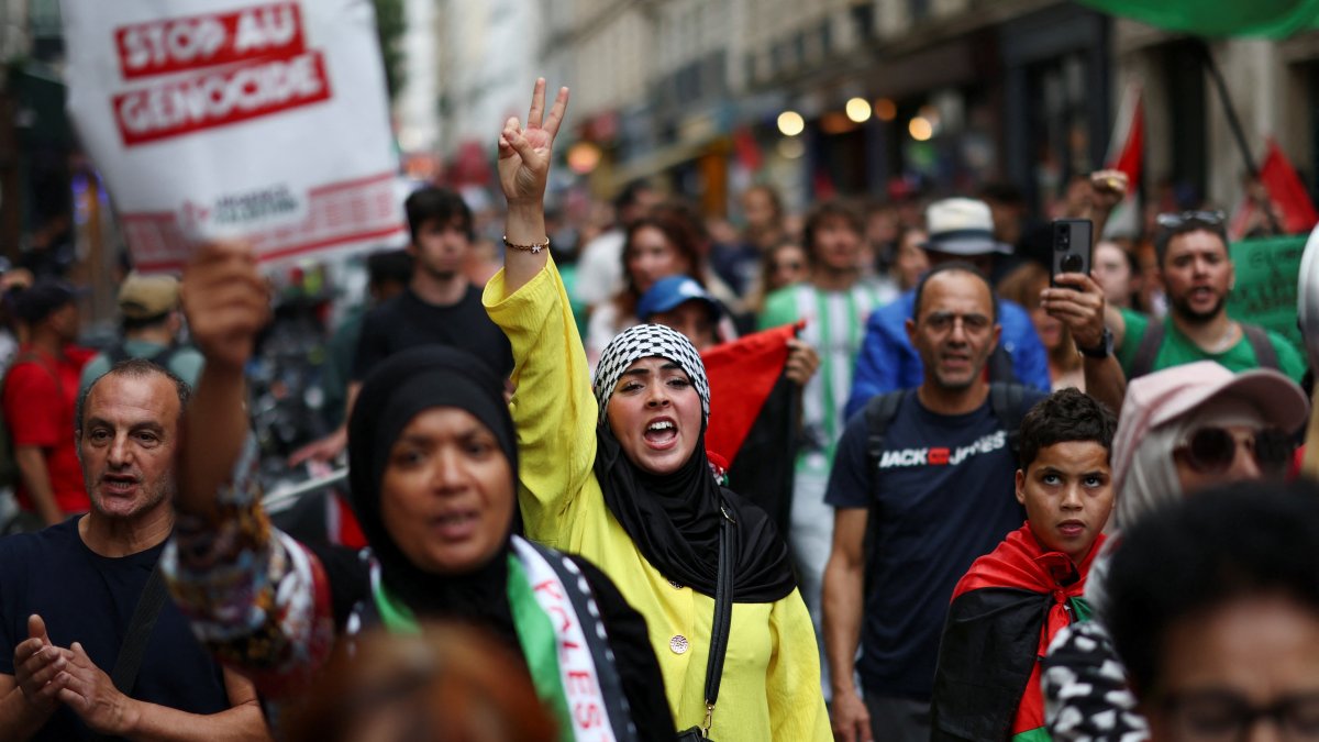 A demonstrator gestures as people attend a protest in support of Palestinians, calling for an immediate ceasefire in Gaza, amid the ongoing conflict between Israel and Hamas, Paris, France, July 31, 2025. (Reuters Photo)