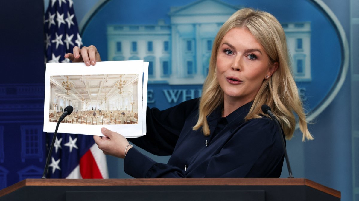 White House Press Secretary Karoline Leavitt holds an image of a rendering of the new White House ballroom to be built, during a press briefing at the White House, Washington, U.S., July 31, 2025. (Reuters Photo)