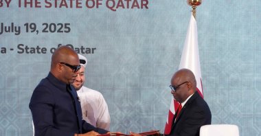 Peace mediator Sumbu Sita Mambu, a high representative of the head of state in the Democratic Republic of Congo (L), and Rwanda-backed armed group M23 executive secretary Benjamin Mbonimpa (R) exchange documents after signing a cease-fire deal to end fighting that has devastated the country&#039;s mineral-rich but conflict-torn east, Doha, Qatar, July 19, 2025. (AFP Photo)