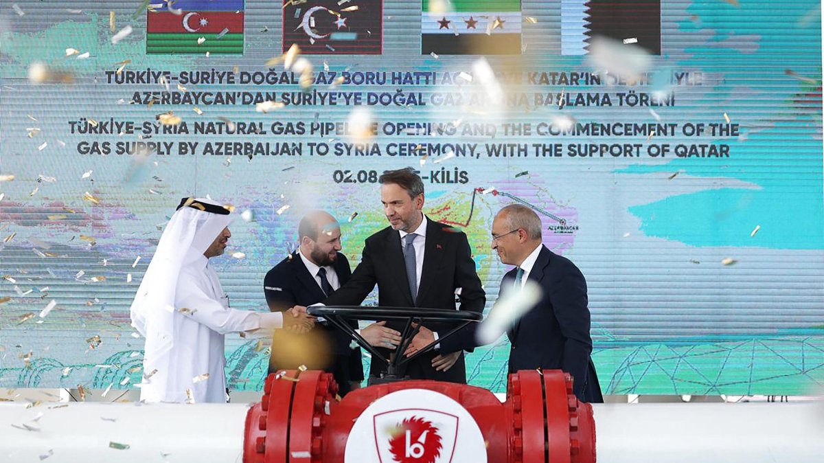 Energy and Natural Resources Minister Alparslan Bayraktar (2R), Minister of the Economy of the Republic of Azerbaijan Mikayil Jabbarov (R), Syrian energy minister Mohammed al-Bashir (2L) and  Director General of Qatar Fund for Development (QFFD) Fahad Hamad Hassan Al-Sulaiti (L) during the Türkiye-Syria Natural gas pipeline opening, in Kilis, Türkiye, Aug. 2, 2025. (AFP Photo)