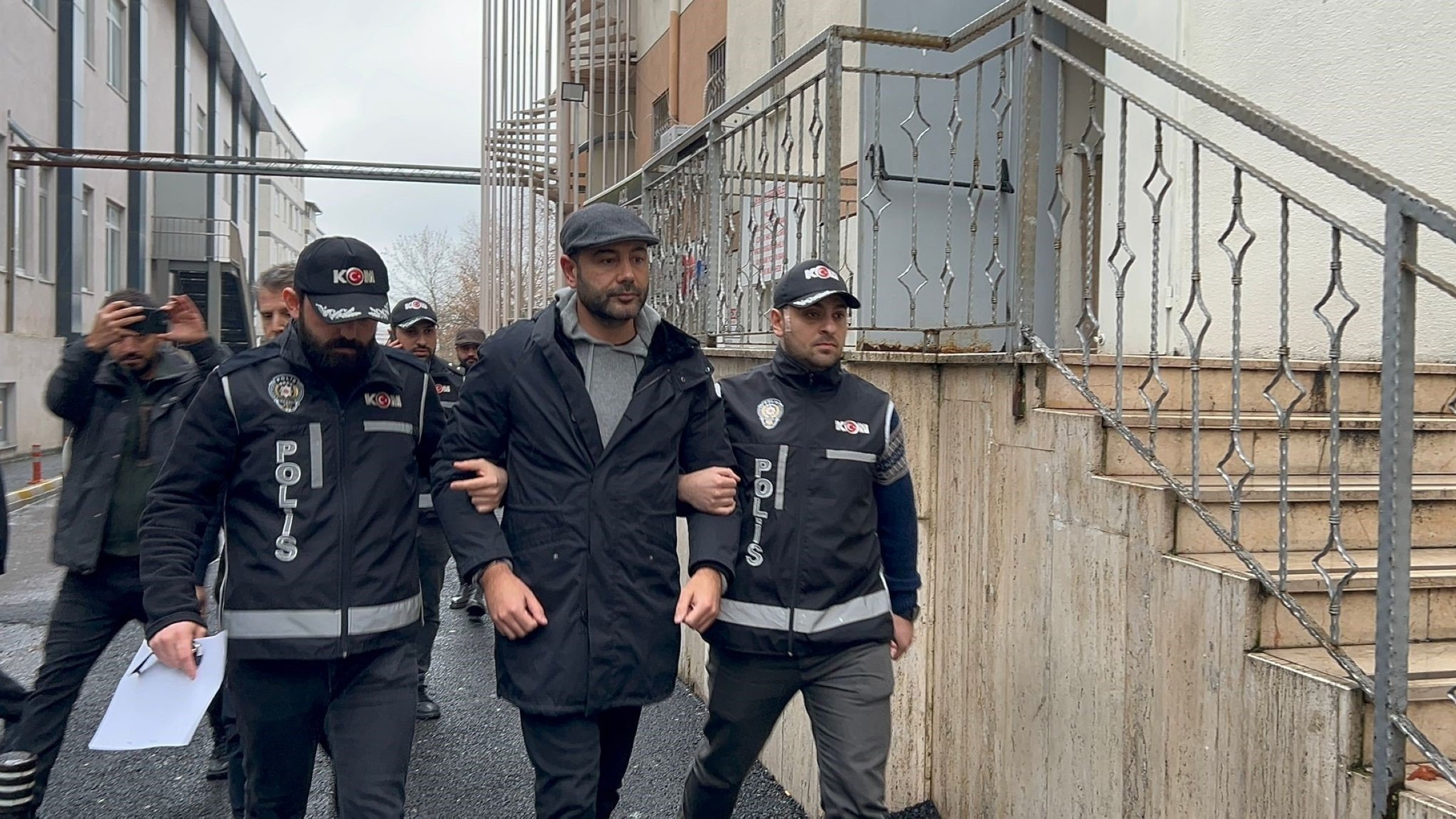 Police officers escort Beşiktaş Mayor Rıza Akpolat for a medical check after his detention, Istanbul, Türkiye, Jan. 13, 2025. (IHA Photo)