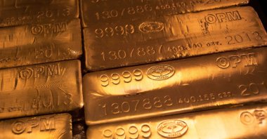 Gold bars are seen at the United States West Point Mint facility in West Point, New York, U.S., June 5, 2013. (Reuters Photo)