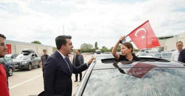 YTB President Abdulhadi Turus welcomes returning Turks at the Kapıkule Border Gate near Edirne, Türkiye, Aug. 3, 2025. (AA Photo)