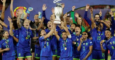 Brazil&#039;s Marta and Angelina lift the Women&#039;s Copa America trophy after beating Colombia in the final, Quito, Ecuador, Aug.  2, 2025. (Reuters Photo)