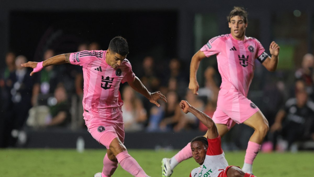 Messi limps off early as Miami beat Necaxa in League Cup shootout