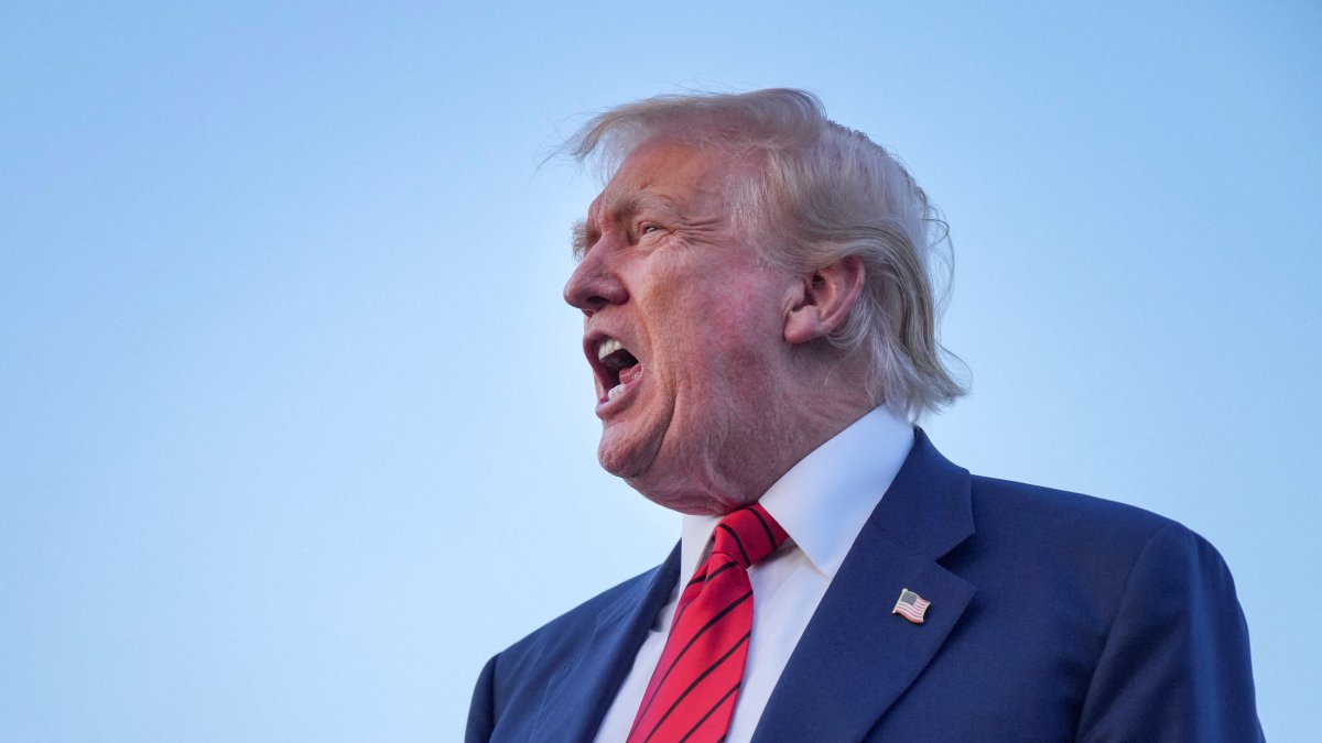 U.S. President Donald Trump speaks to the press prior to boarding Air Force One at Lehigh Valley International Airport, Allentown, U.S., Aug. 3, 2025. (Reuters Photo)