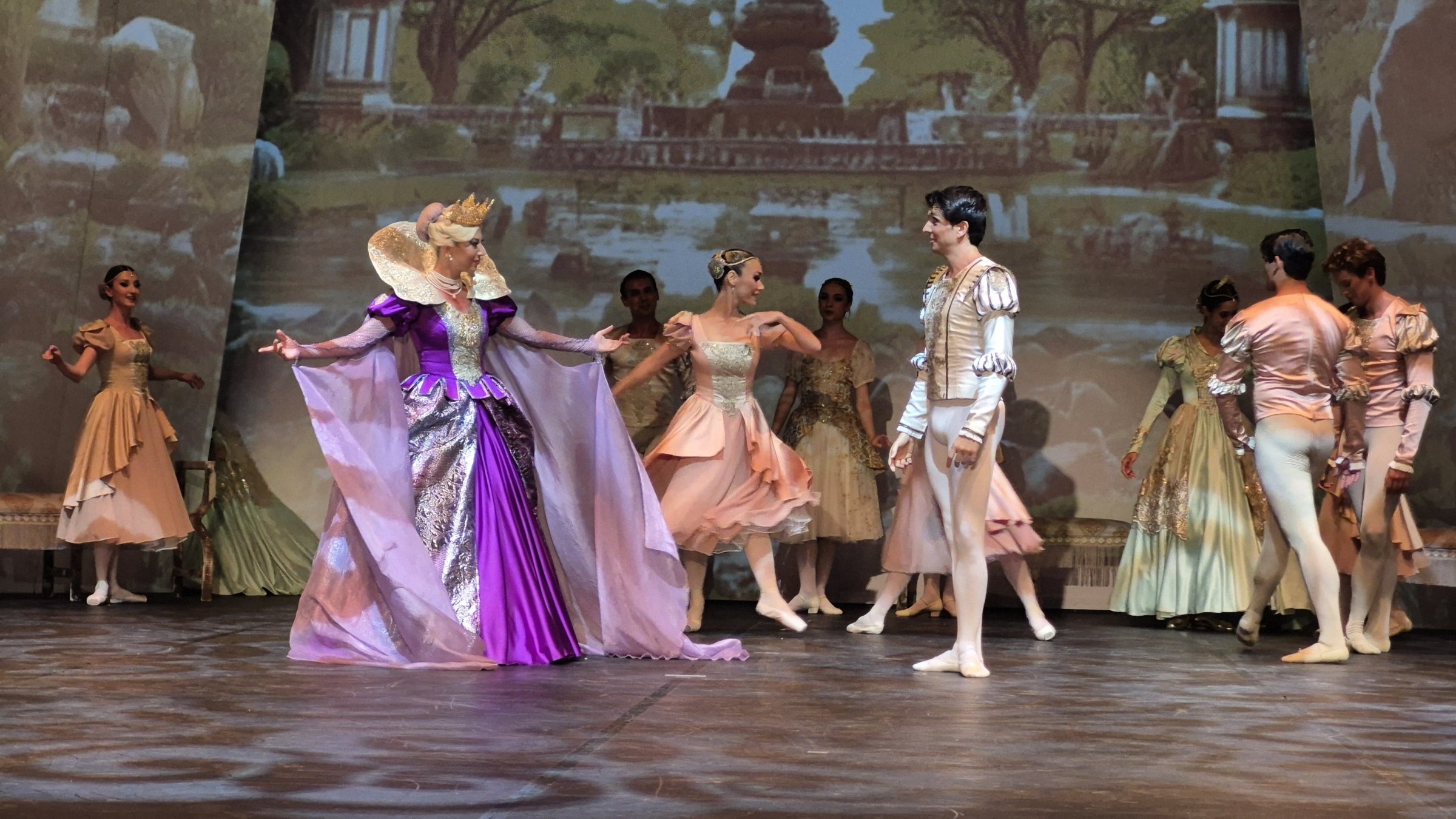 The 22nd International Bodrum Ballet Festival opened with &quot;Swan Lake&quot; at the Northern Moat of Bodrum Castle, Muğla, Türkiye, Aug. 2, 2025. (IHA Photo)