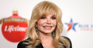 Loni Anderson attends Stars From &quot;It&#039;s a Wonderful Lifetime&quot; honoring blue star families&#039; military spouses, Beverly Hills, California, U.S., Nov. 28, 2023. (AFP Photo)