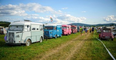 A Citroen 2CV extended van drives through a camp during the 25th World Meeting of 2CV Friends in Postojna, Slovenia, July 30, 2025. (AFP Photo)
