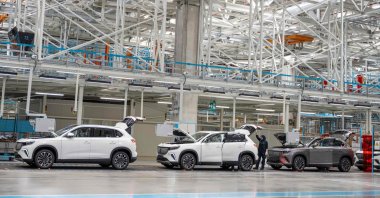 Employees work on a car assembly line at a Togg factory at the Gemlik Togg Technology Campus, Bursa, Türkiye, May 17, 2024. (AFP Photo)
