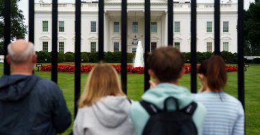  Tourists outside the White House in Washington, D.C., May 27, 2025. (EPA Photo)
