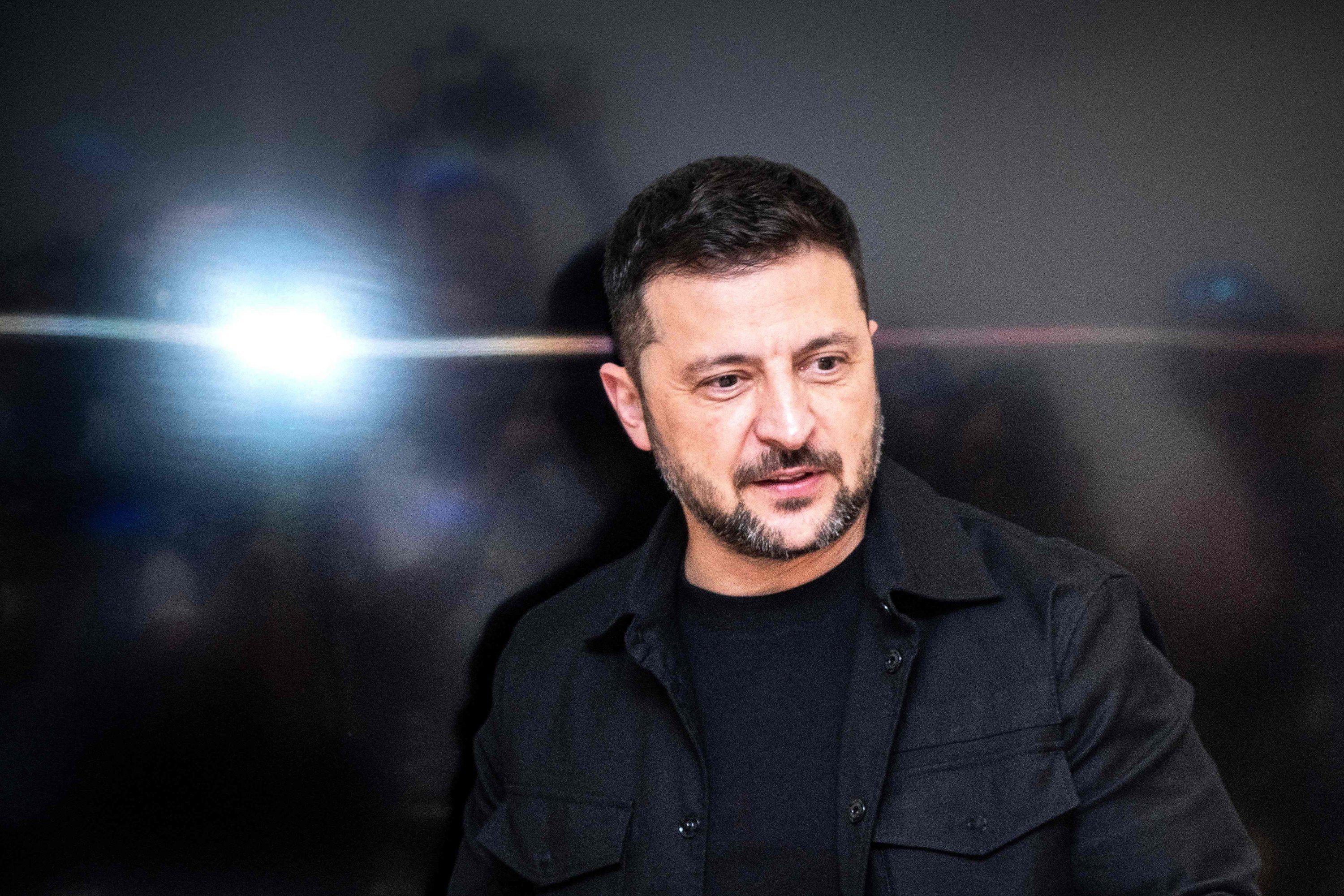 Zelenski trdi, da se v Ukrajini borijo tuji plačanci iz Azije in Afrike, medtem uničen ruski Su-30 na Krimu