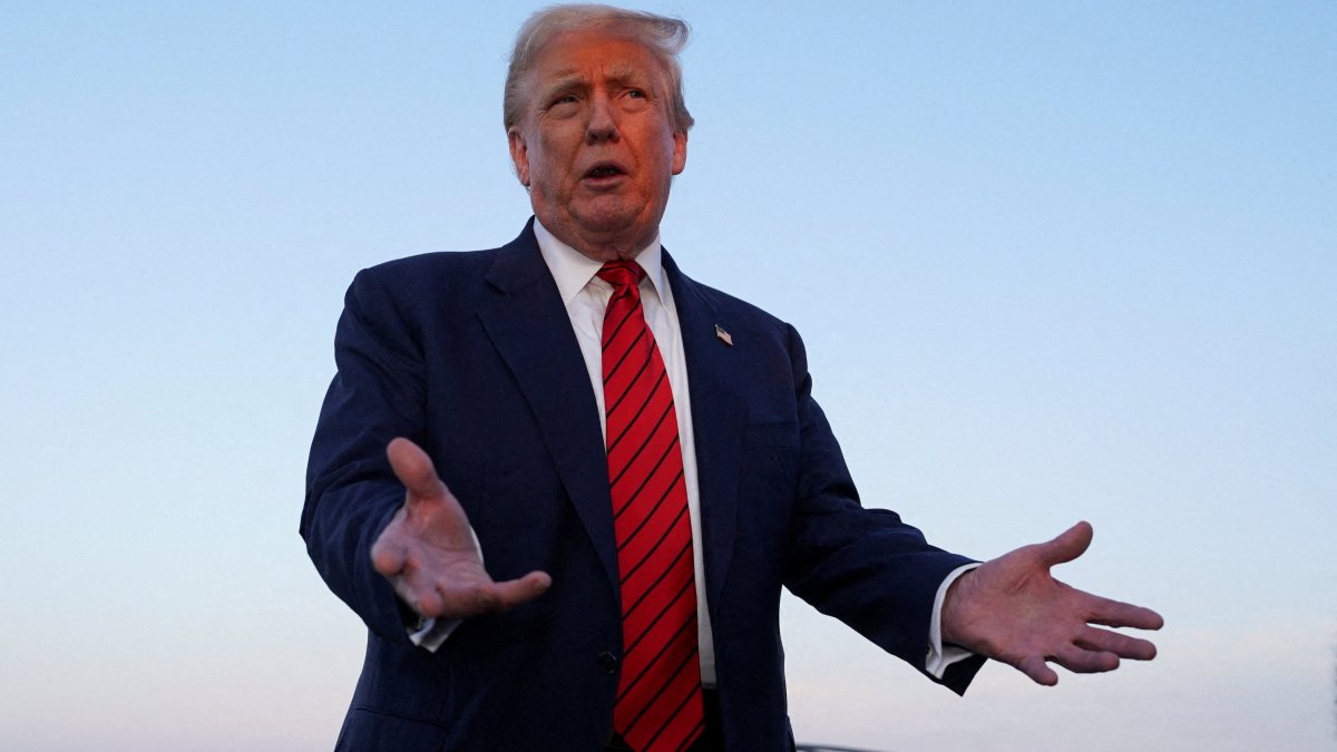 U.S. President Donald Trump talks to members of the press at Lehigh Valley International Airport in Allentown, Pennsylvania, U.S., Aug. 3, 2025. (Reuters Photo)