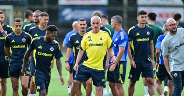 Fenerbahçe coach Jose Mourinho (C) during his team&#039;s training session ahead of the Champions League third-round qualifying match against Feyenoord at the Can Bartu Facilities, Istanbul, Aug. 5, 2025. (AA Photo)