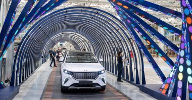 Employees work on a car assembly line at a Togg factory at the Gemlik Togg Technology Campus, Bursa, northwestern Türkiye, May 17, 2024. (AFP Photo)
