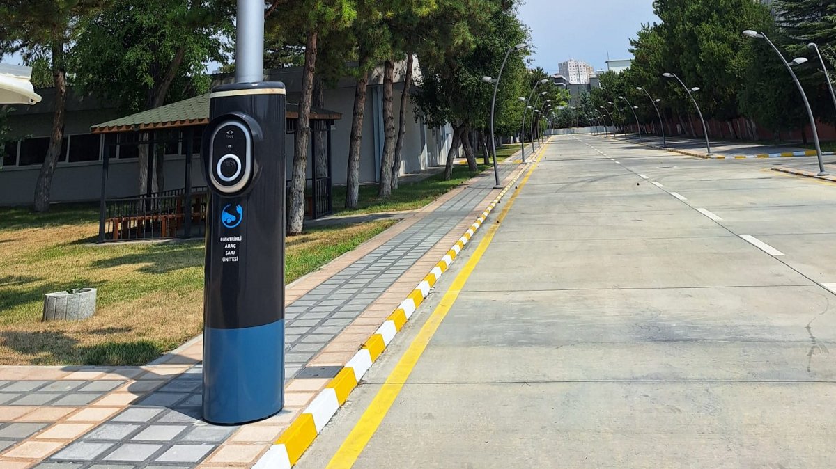 The “Smart Street Lighting” system begins operating on a street in the capital Ankara, Türkiye, Aug. 5, 2025. (AA Photo)