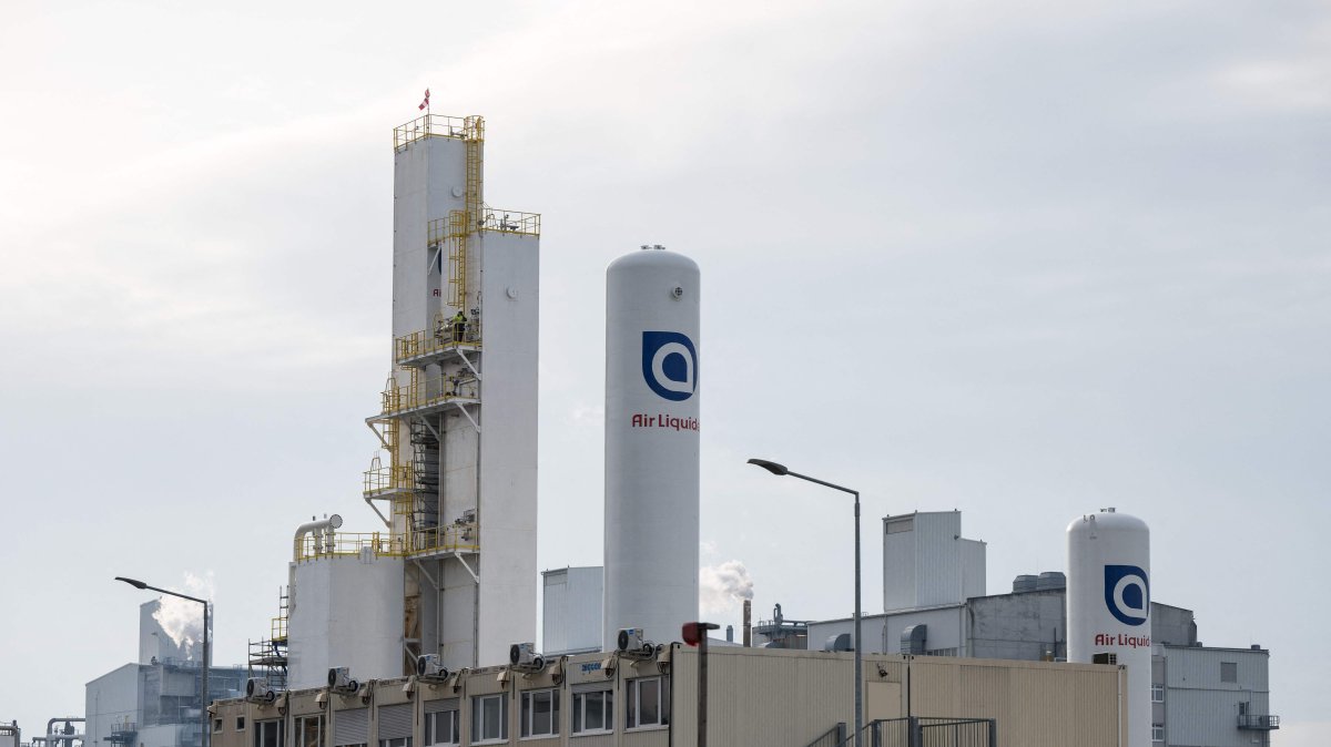 An air separation unit of the Industrial Gases company Air Liquide is pictured at the BASF plant, Schwarzheide, Germany, Nov. 1, 2022. (AFP Photo)