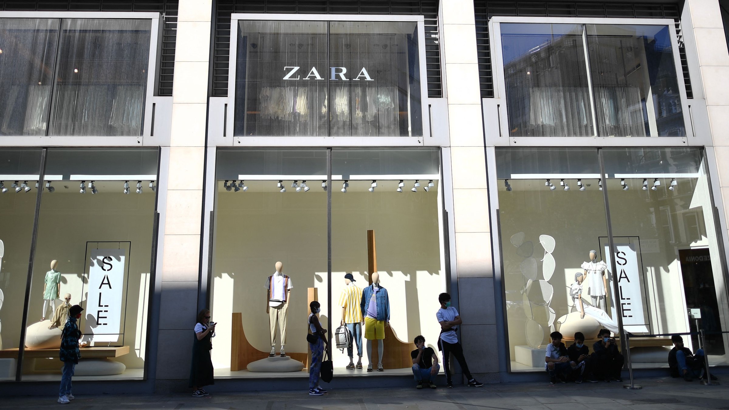 Customers queue to enter the clothing retailer Zara on Oxford Street, London, U.K., June 16, 2020. (AFP Photo)
