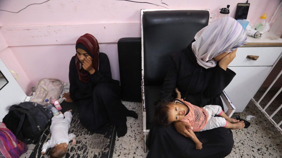 Palestinian mothers sit with their malnourished children as they await treatment at the Nasser hospital in Khan Younis in the southern Gaza Strip, July 24, 2025. (AFP File Photo)