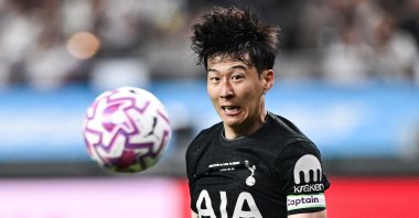 Tottenham Hotspur&#039;s Son Heung-min eyes the ball during a friendly football match between Tottenham Hotspur and Newcastle United, Seoul, South Korea, Aug. 3, 2025. (AFP Photo)