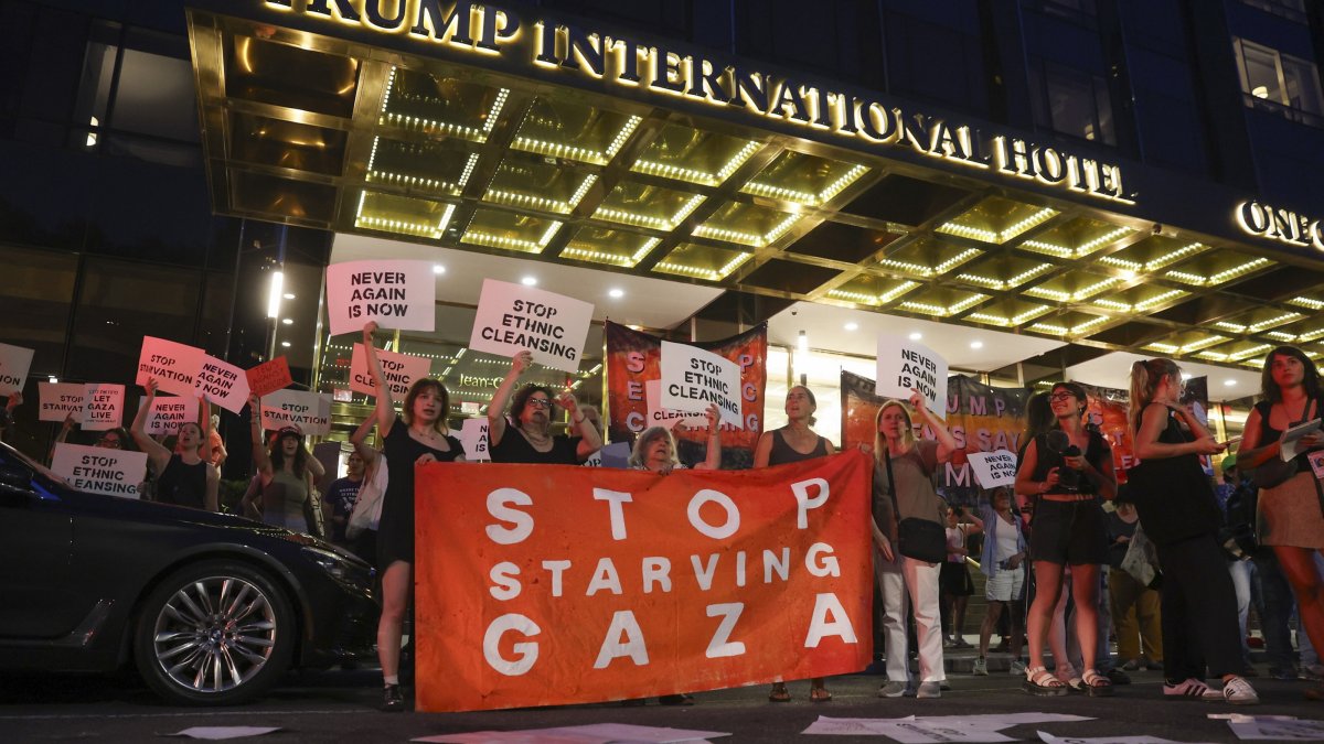 People in support of &quot;If Not Now,&quot; a Jewish pro-Palestine organization, protest U.S. President Donald Trump&#039;s involvement in the Israeli-Palestinian conflict and the starvation happening in Gaza, in front of the Trump Hotel, New York, U.S., Aug. 4, 2025. (EPA Photo)