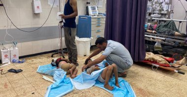 Palestinian children receive medical attention at the Nasser Medical Complex in Khan Younis following Israeli bombardment on the Mawasi area, Gaza Strip, Palestine, Aug. 7, 2025. (AFP Photo)