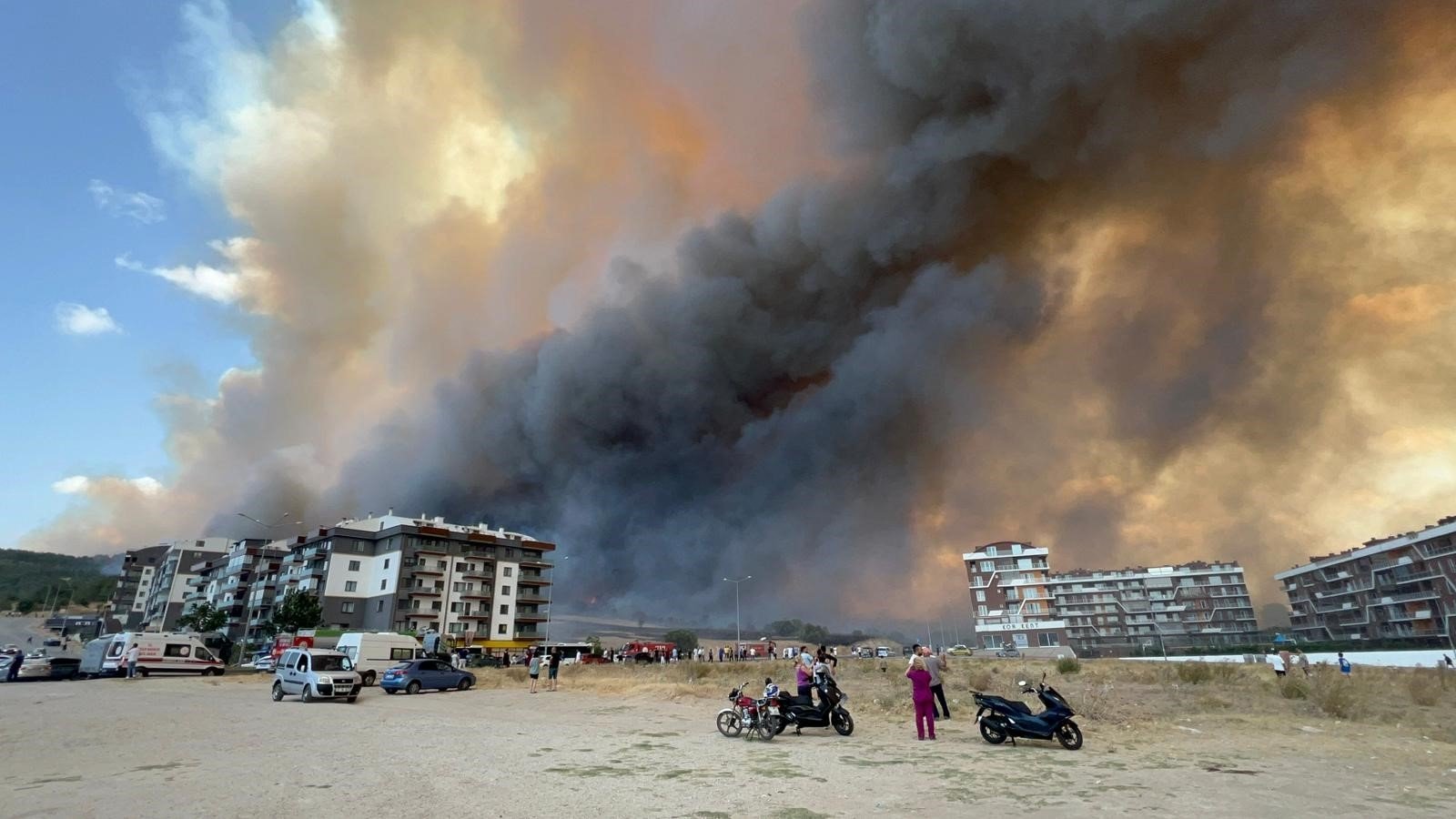 Duman, 8 Ağustos 2025, Northwestern Türkiye, Çanakkale'de Orman Fire Spreads olarak görülür. (IHA Fotoğraf)