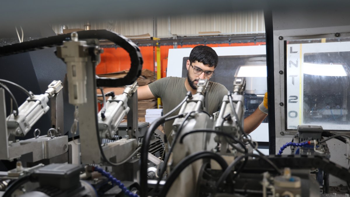 A worker is seen at a factory manufacturing and exporting radiators, Elazığ, eastern Türkiye, July 26, 2025. (IHA Photo)
